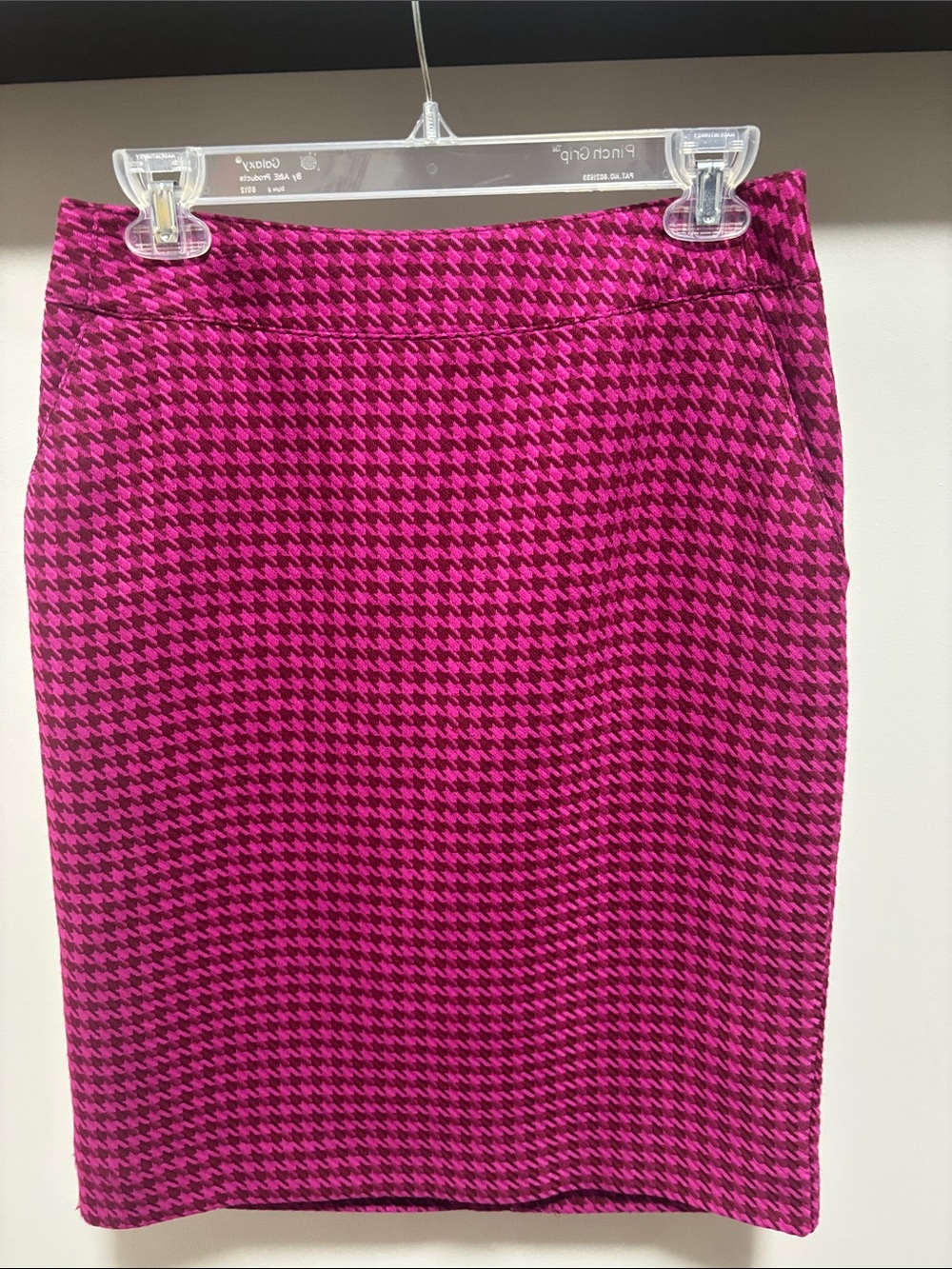 Fuchsia Houndstooth Pencil Skirt - Women's